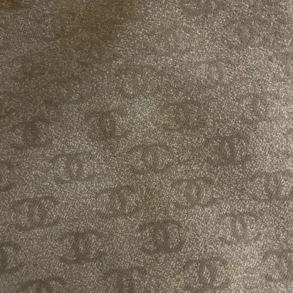 Chanel Cashmere & Silk Scarf in Beige &Tan with Gradient Pattern. - Picture 6 of 8